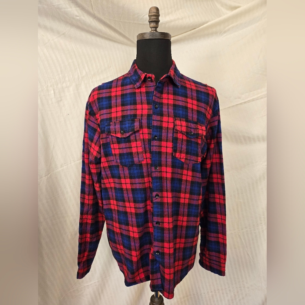 Nizhesi Men's  Plaid Shirt.    TK